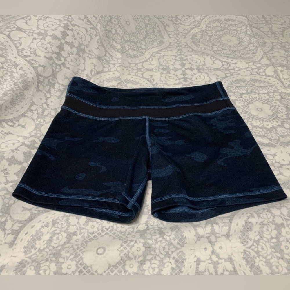 Lululemon Athleta Blue Camo Shorts 6